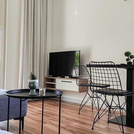 Urban Glow Tirana Apartment ภายนอก รูปภาพ